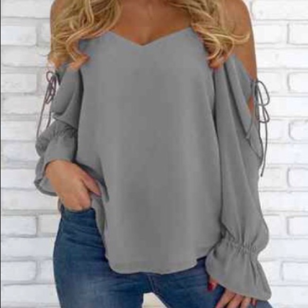 Cold shoulder shirt NWOT size medium runs small